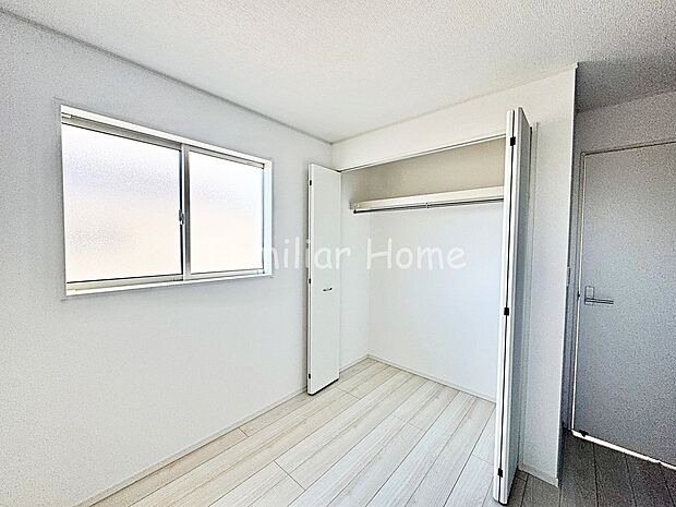 【クローゼット】各部屋収納付きで荷物が多くなっても安心です。