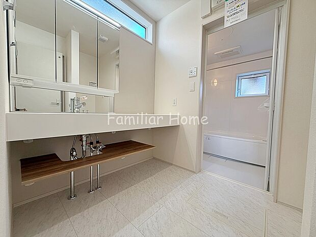 【洗面所】洗面所　爽やかなデザインでまとめられたPowderルーム。