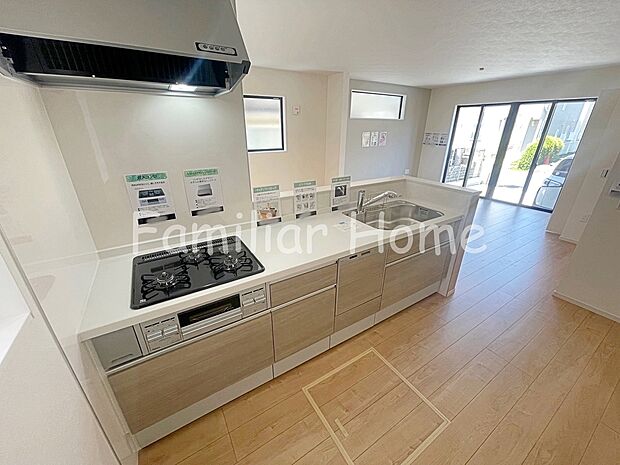 【カウンターキッチン】キッチン　ご家族を見渡せる安心のカウンターキッチン。