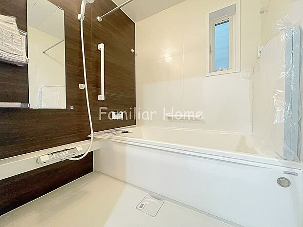 【浴室】浴室 広々とした1坪の浴室でお子様と一緒に入ったり、1人でゆっくりくつろいだり体の疲れを癒します。