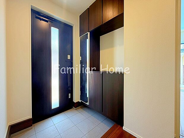 【玄関収納】玄関　収納付きの玄関ですっきり片付けることが出来ます。