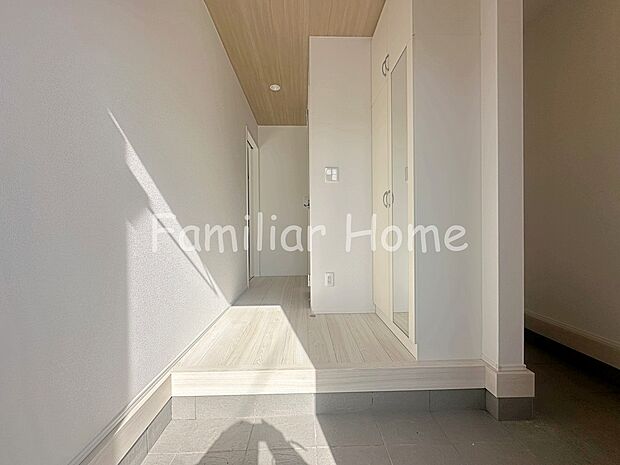 【玄関収納】玄関　収納付きの玄関ですっきり片付けることが出来ます。