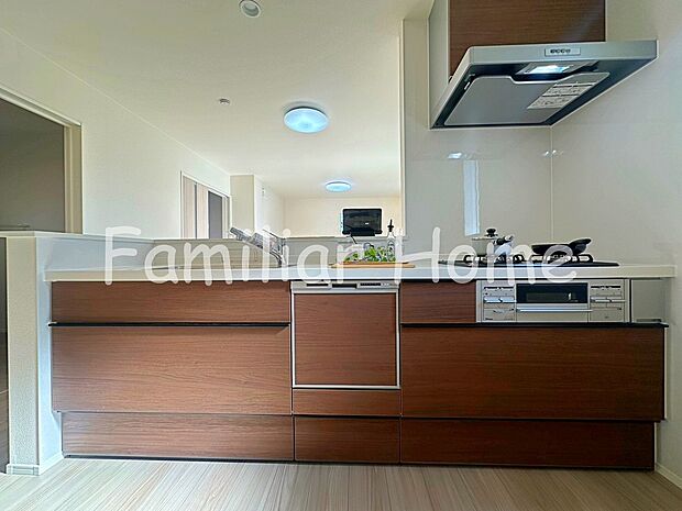 【カウンターキッチン】キッチン ご家族を見渡せる安心のカウンターキッチン。