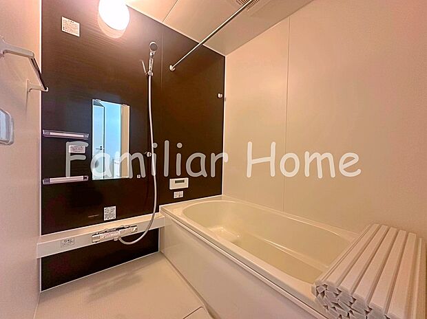 【浴室】浴室　広々とした1坪の浴室でお子様と一緒に入ったり、１人でゆっくりくつろいだり体の疲れを癒します。