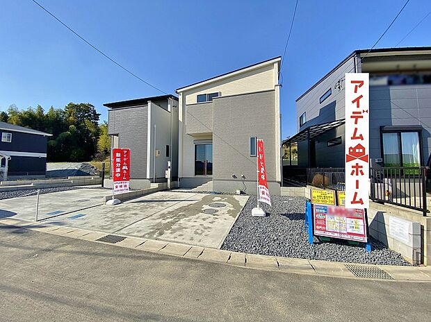 ●○●○2号棟外観写真○●○●
　　　平日の案内も可能です♪
　お気軽にお問い合わせください！