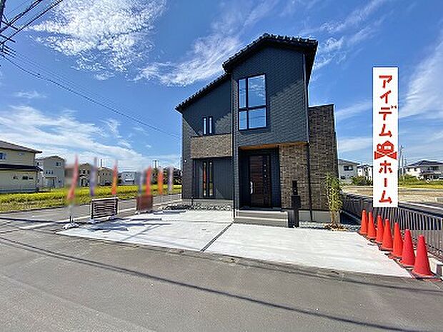 ●○●○3号棟外観写真○●○●
　　　平日の案内も可能です♪
　お気軽にお問い合わせください！
