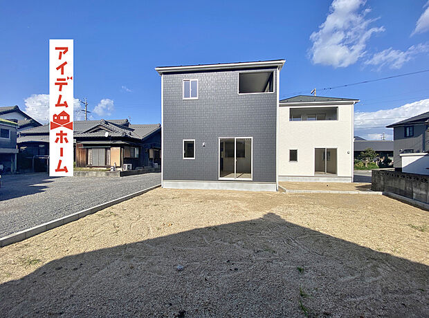 ●○●○1号棟外観写真○●○●
　　　平日の案内も可能です♪
　お気軽にお問い合わせください！
