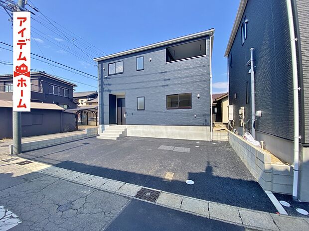 ●○●○1号棟外観写真○●○●
　　　平日の案内も可能です♪
　お気軽にお問い合わせください！
