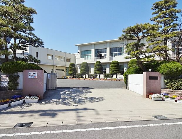 刈谷市立 小垣江小学校（約542m）