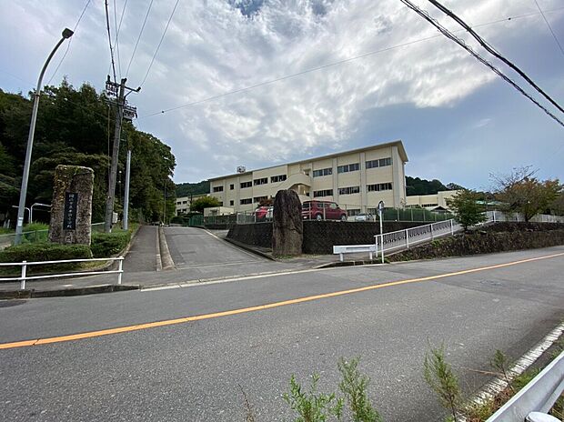 岡崎市立 本宿小学校(約1,505m)