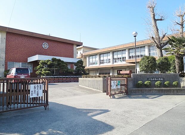 西尾市立一色中部小学校（約1,200m）