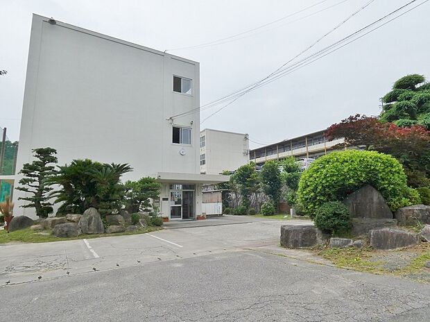 蒲郡市立塩津中学校（約350m）