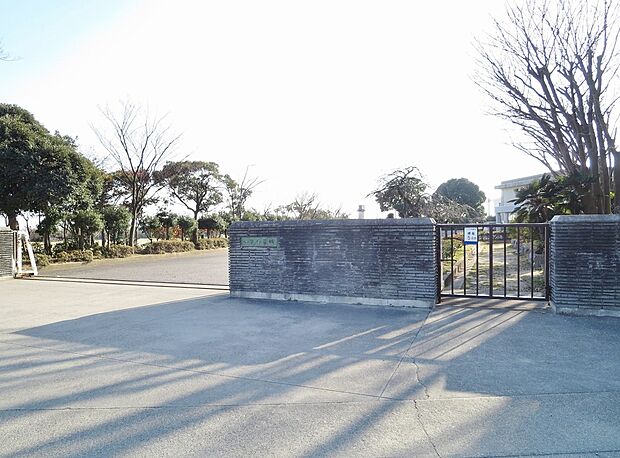 西尾市立一色中学校(約4,000m)