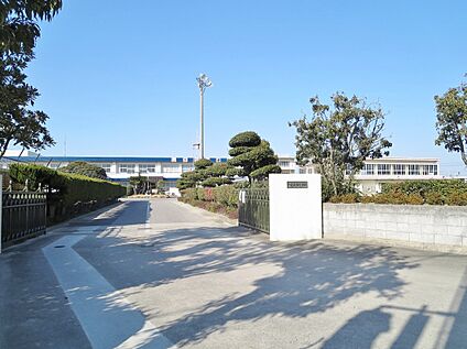 西尾市立一色西部小学校 801ｍ