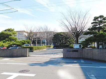 西尾市立鶴城小学校 700ｍ