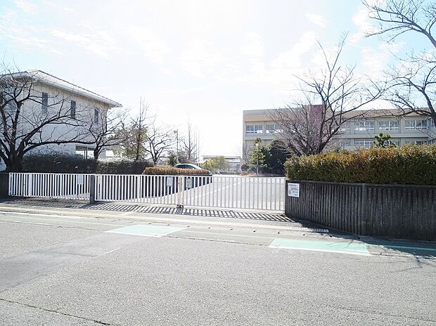 碧南市立中央小学校（約950m）