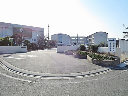 西尾市立鶴城中学校 2859m