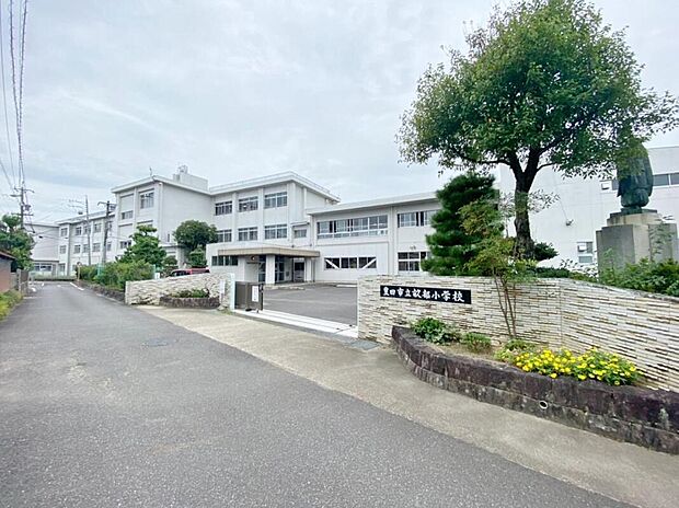 豊田市立畝部小学校(約560m)
