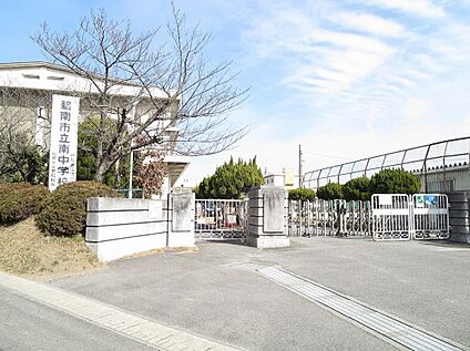   碧南市立南中学校 2900m