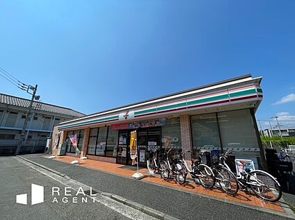 セブンイレブン横浜新吉田東3丁目店 380ｍ