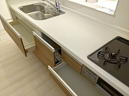 収納も機能性もたっぷりのキッチン