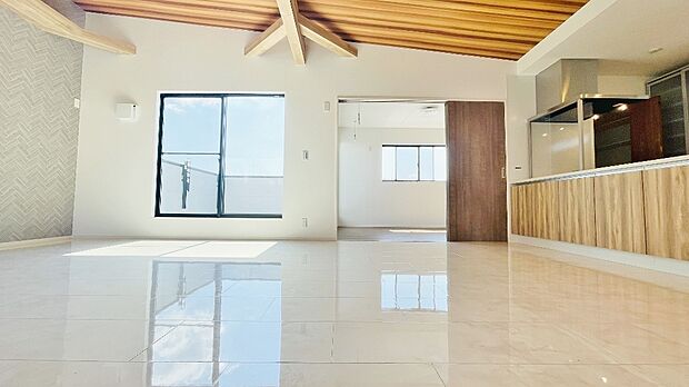 【床暖房】リビングには床暖房付！空気を汚さず、ほこりも舞い上がらないので小さなお子さまがいても安心です