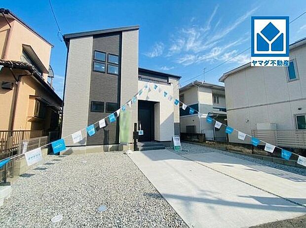 シンプルでいつまでも飽きのこないデザインが周囲の環境に調和し、どんなご家族にもフィットするデザインです。