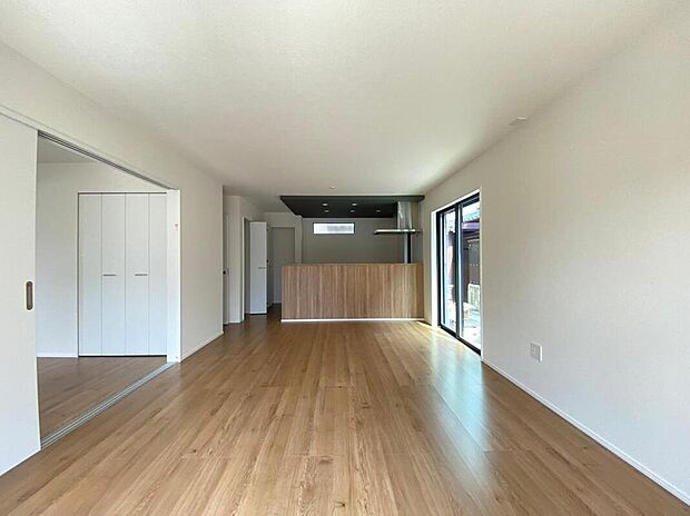 【リビング】将来にわたって住みやすくプランニングを重ねて設計された間取で日々の生活をしやすい動線を考えた居住空間を創り上げております^^