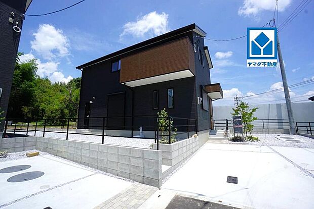 【現地外観写真】3号地。2×4工法による耐震・耐久性に優れた安心の構造。家事や収納を楽にするアイデアの詰まった間取りを追求。