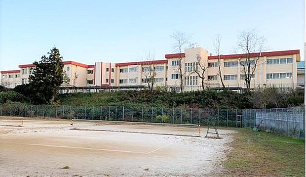 穂波西中学校(約2,100m)