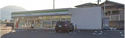 ファミリーマート香春中津原店 1100m