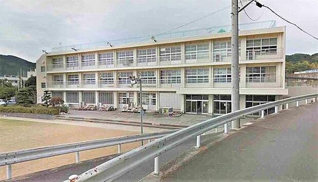 篠栗町立篠栗小学校（約750m）