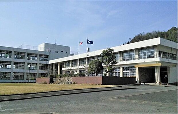 久山町立久山中学校(約1,803m)