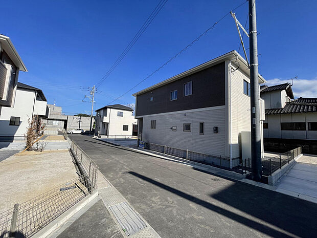 5号棟（ご成約済み）から6号棟外観　庭先広々の4号棟（ご成約済み）から6号棟はお庭でバーベキューもできます。