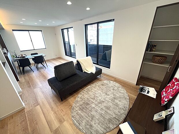 【LDK】リビングにもクローゼットを配置 ☆ 掃除機などの片づけ場所に是非