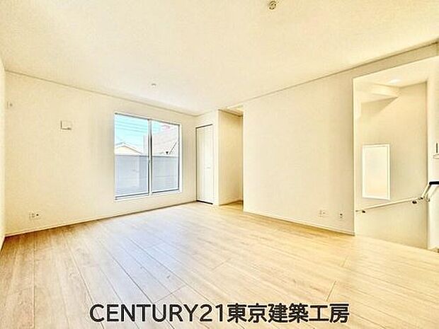 ◇採光良好なリビングは、ご家族の憩いの空間。居心地の良い快適な安らぎの場所にもなりそうです。