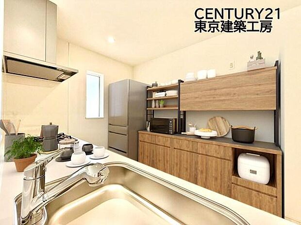 【同仕様：家具はCGにてレイアウト】
◇対面式を採用したキッチンですので、リビングで寛ぐご家族をいつも感じられます。会話を楽しみながら家事ができます。
