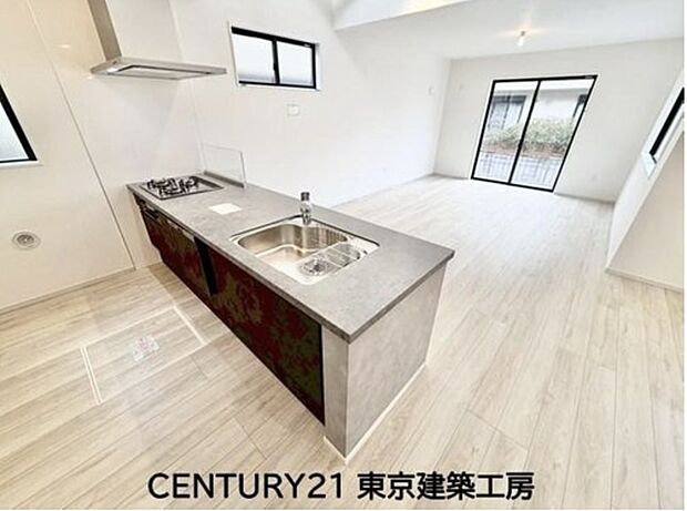 ◇対面式を採用したキッチンですので、リビングで寛ぐご家族をいつも感じられます。会話を楽しみながら家事ができます。