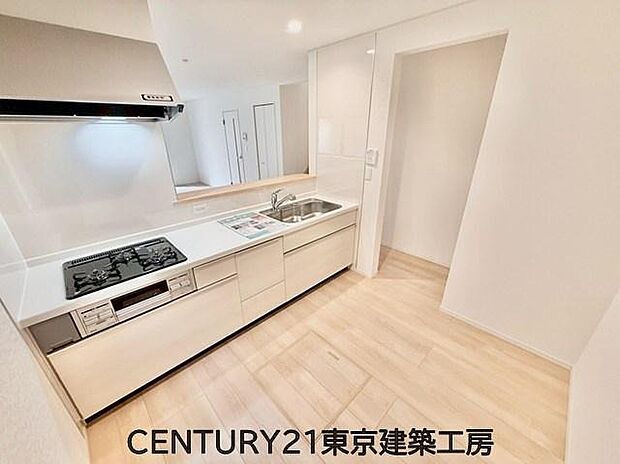 ◇対面式を採用したキッチンですので、リビングで寛ぐご家族をいつも感じられます。会話を楽しみながら家事ができます。