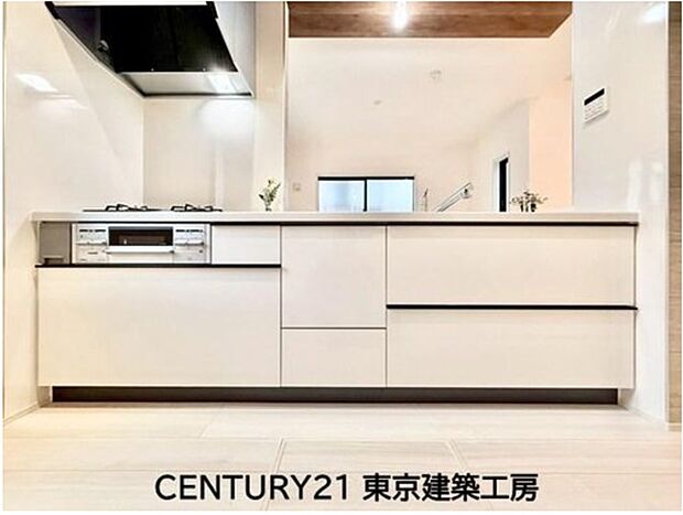◇対面式を採用したキッチンですので、リビングで寛ぐご家族をいつも感じられます。会話を楽しみながら家事ができます。

