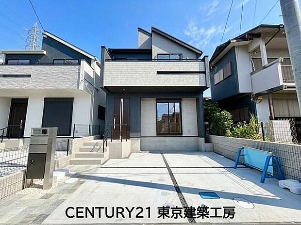 飽きの来ない美しさ。街並みに映えるスタイリッシュな外観