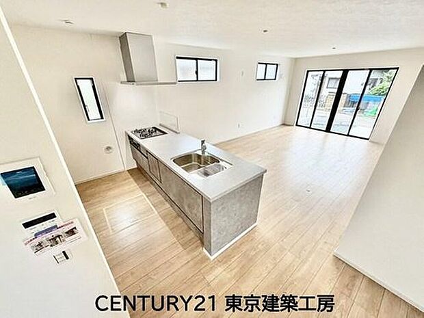 ◇対面式を採用したキッチンですので、リビングで寛ぐご家族をいつも感じられます。会話を楽しみながら家事ができます。