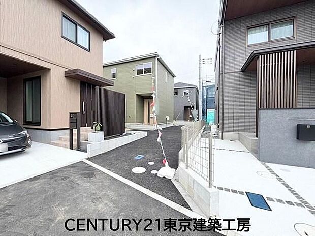 ◆駐車スペースございます♪前面道路も広く駐車の際も安心です。