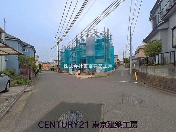 【前面道路含む現地写真】閑静な住宅地。小さなお子様がいるご家族も安心して暮らせる穏やかな街並みです。