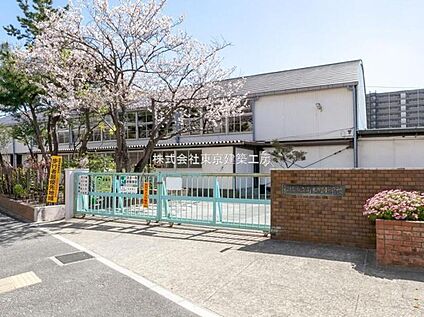 船橋市立南本町小学校 731m(徒歩10分)