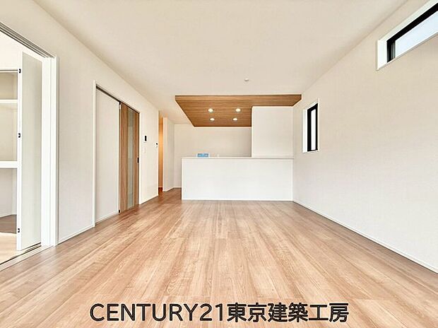 【リビング】◇オープンでのびやかな空間を生み出す、こだわりの「広がり」と「ゆとり」。ご家族の会話がはずむ開放的なLDKです♪