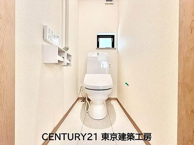 【トイレ】トイレを癒しの空間と考える人は少なくありません。だからこそ、寛げる場所であってほしいと思っている人も多いでしょう。機能面でも癒しや寛ぎの空間に相応しいトイレとなっています。