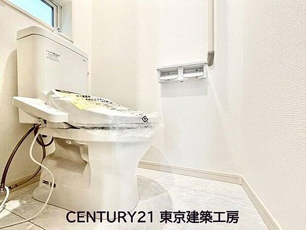 【トイレ】トイレを癒しの場と考える人は少なくありません。だからこそ、くつろげる場所であってほしいと思っている人も多いでしょう。機能面でも癒しやくつろぎの空間に相応しいトイレです。

