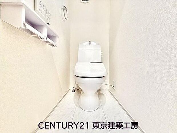 【トイレ】トイレを癒しの空間と考える人は少なくありません。だからこそ、寛げる場所であってほしいと思っている人も多いでしょう。機能面でも癒しや寛ぎの空間に相応しいトイレとなっています。