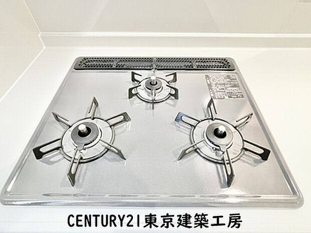 【【同施工会社の施工イメージになります】】【同仕様】
◇調理がはかどるシステムキッチン♪収納豊富で、シンクも作業スペースも広いのでスムーズに料理ができますね。３口コンロ、グリル付き。
